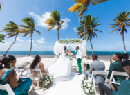 Offizielle Hochzeitszeremonie am Privatstrand von Punta Cana und Bankett mit dem Boot (Iam und Sunshine)