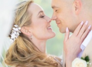 Intime Hochzeit in Punta Cana mit weißem Bambusbogen